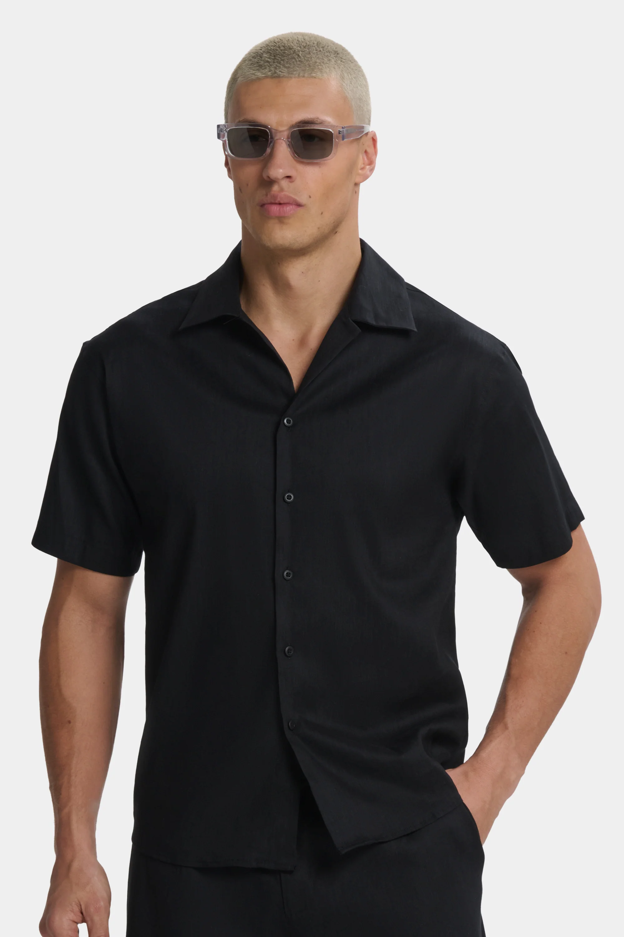 THE LINEN SHORT SLEEVE SHIRT - Image 2